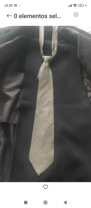 Traje de caballero con chaleco y corbata