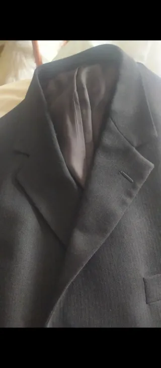 Traje de caballero con chaleco y corbata
