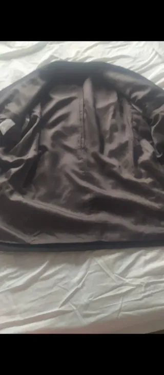 Traje de caballero con chaleco y corbata