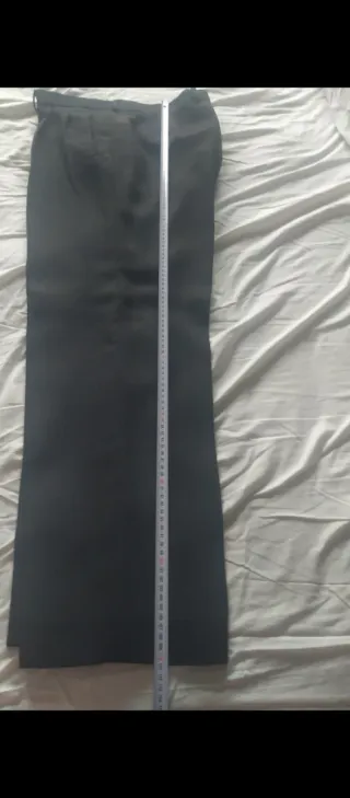 Traje de caballero con chaleco y corbata