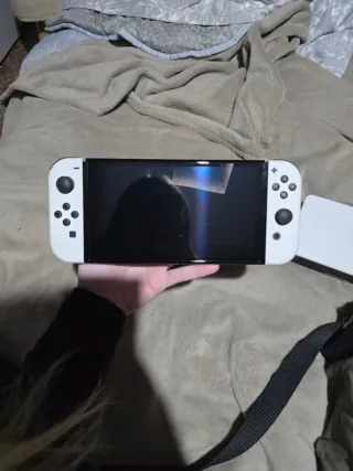 Nintendo Switch OLED bianca
