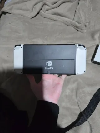 Nintendo Switch OLED bianca