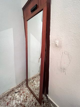 Espejo grande de madera y cristal