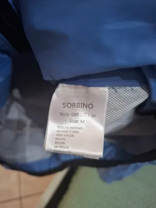 Giacca antipioggia e antivento