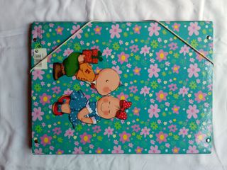 Carpeta infantil con goma elástica