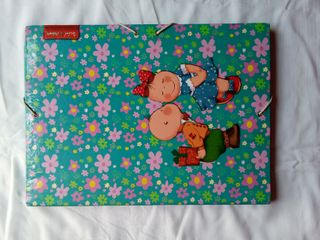 Carpeta infantil con goma elástica