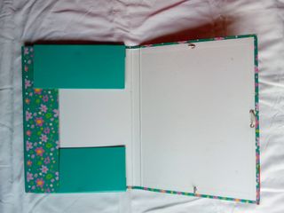 Carpeta infantil con goma elástica