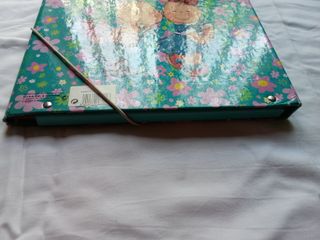 Carpeta infantil con goma elástica