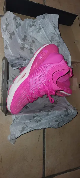 Zapatillas Under Armour Rosas y Blancas