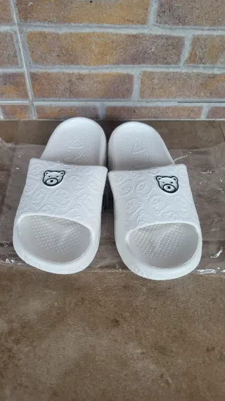 Chanclas sandalias nuevas a estrenar