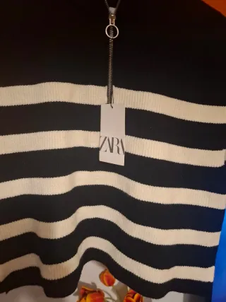Chaleco rayas Zara cuello alto cremallera .