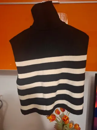 Chaleco rayas Zara cuello alto cremallera .
