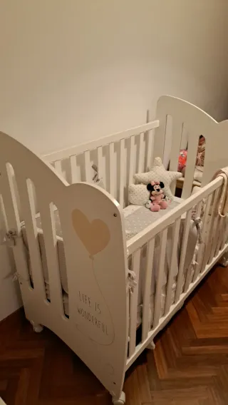 Cuna Micuna blanca con corazón