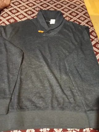 Sudadera gris con cuello shawl