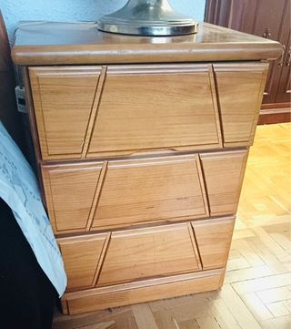 Mesilla de noche de madera