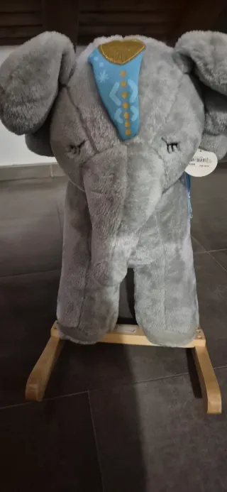 Elefante balancín de peluche