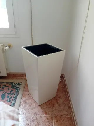 Macetero alto blanco