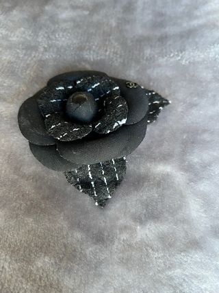 Camellia Chanel Tweed Negra