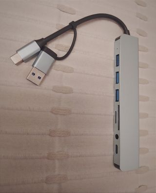 Adaptador Hub USB-C 8 en 2 con lector de tarjetas