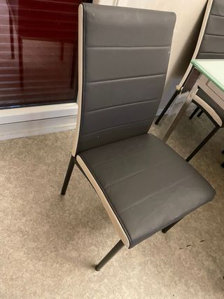 Mesa de comedor cristal y metal con sillas