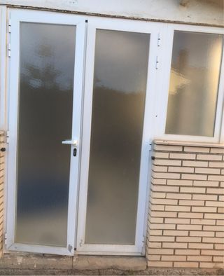 Puerta doble de aluminio