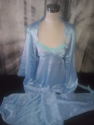 Conjunto lencería azul con bata
