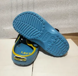 Crocs Minions Azul y Amarillo