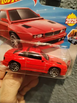 Hot Wheels Maserati Shamal Rojo 2025