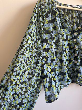Blusa Zara floral manga larga