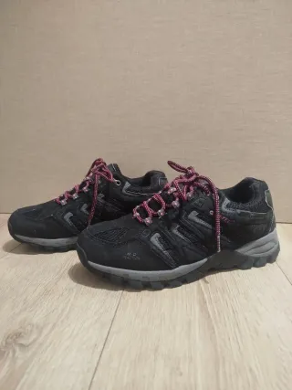 Zapatillas Hi-Tec Negras y Rosas