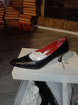 Zapatos de salón Tessa de Baviera Talla 35 Negros.
