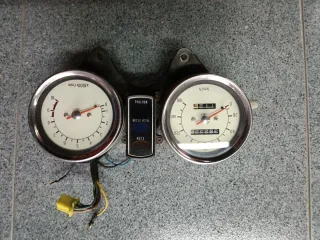 Tablero Yamaha SR Special: Velocímetro y Tacómetro