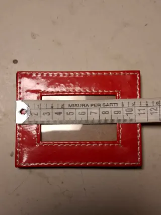 Piccola cornice rossa in pelle