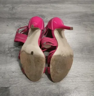 Sandalias tacón rosa fucsia tiras cruzadas