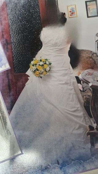 Abito da sposa bianco con bolero