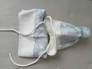 Conjunto gorro y cuello tejido