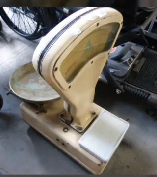 Balanza antigua R. Campise