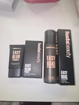 Huda Beauty bake Primer y Bake Spray.