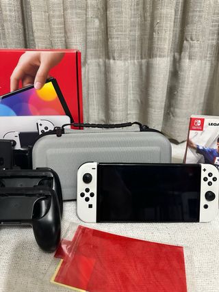 Nintendo Switch OLED Bianca + Accessori