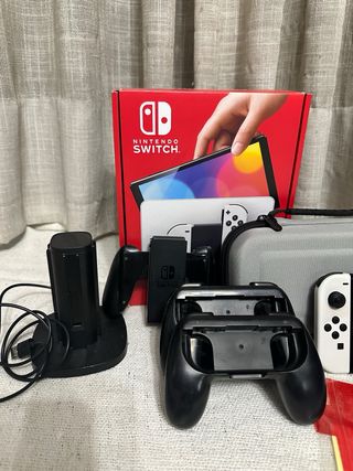 Nintendo Switch OLED Bianca + Accessori