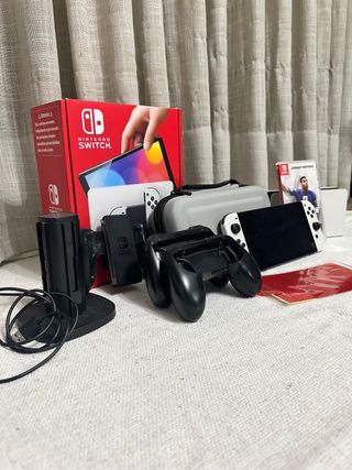 Nintendo Switch OLED Bianca + Accessori