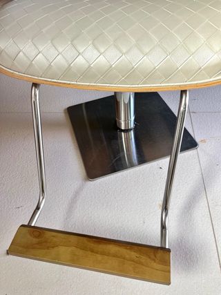 Sillón de peluquería de diseño blanco crema