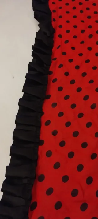 Manton rojo lunares negros