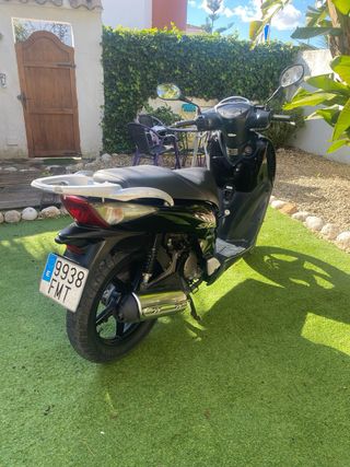 Honda SH 125i Scooter Negra