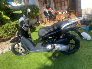 Honda SH 125i Scooter Negra