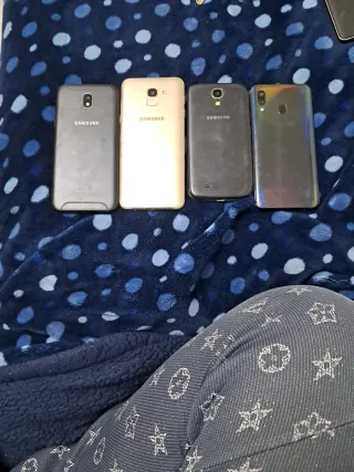 Lote 4 móviles Samsung para piezas