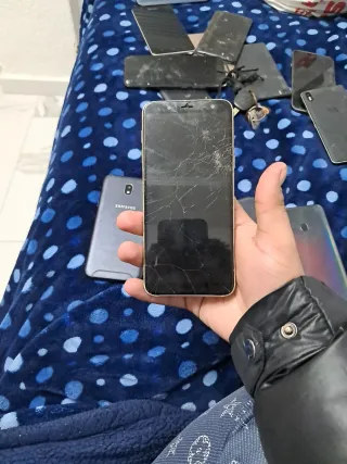 Lote 4 móviles Samsung para piezas