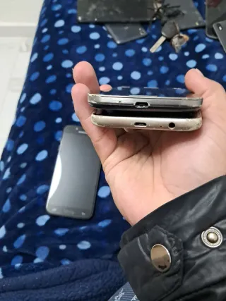 Lote 4 móviles Samsung para piezas