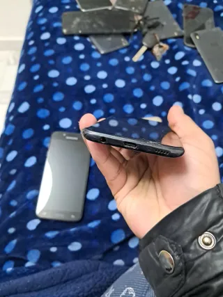 Lote 4 móviles Samsung para piezas