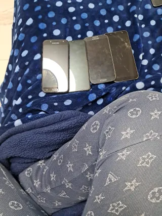 Lote 4 móviles Samsung para piezas